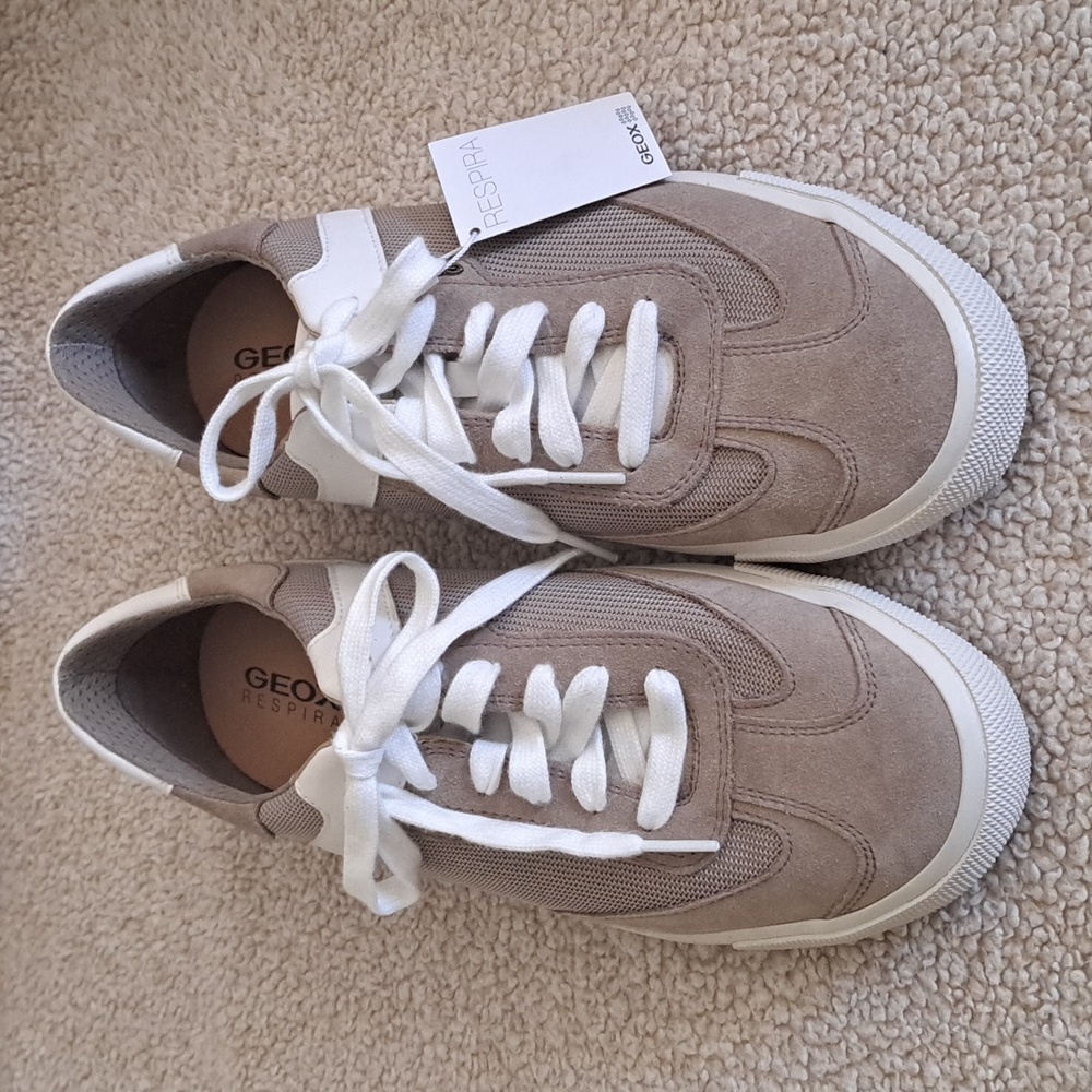 Sz 9 mens Geox Respira Italian beige and white running shoes new